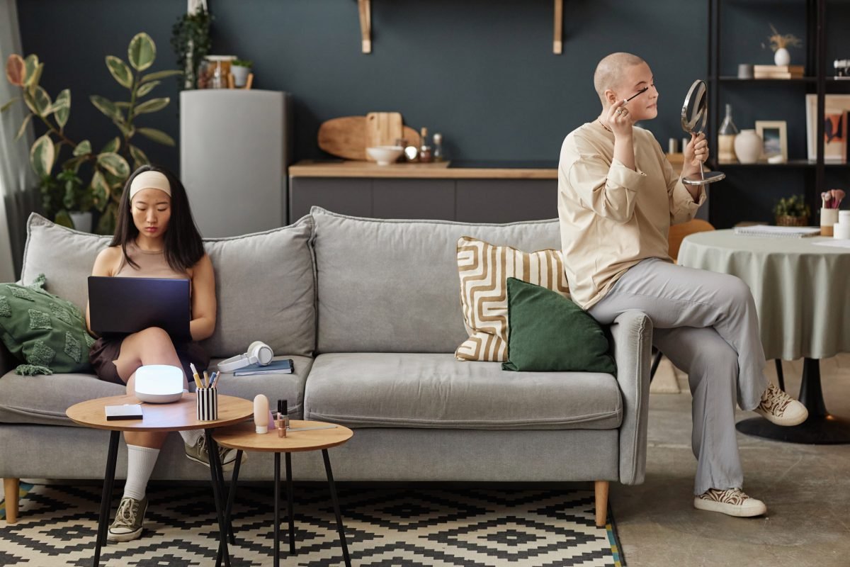 Séjour meublé réunissant les univers de Maison du Meuble et Maison de la Literie